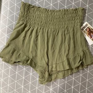 NWT never worn Rewash beach shorts. Size:L Color: Seaweed (green). Non smoking